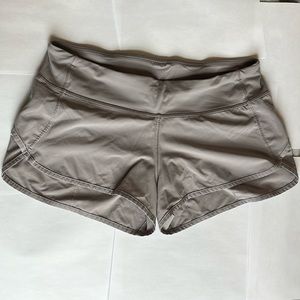 LULULEMON Speed Up Low-Rise Short 2.5”, Size 8, Rhino Grey, EUC